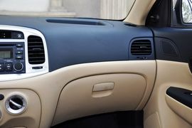   2011款雅绅特1.4GL 手动舒适型到店实拍