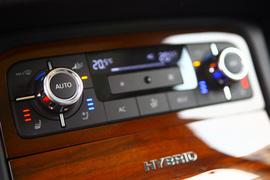   2011款大众途锐Hybrid混合动力版试驾实拍