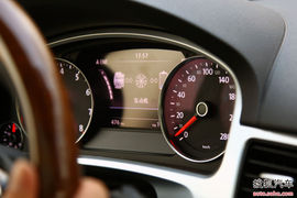   2011款大众途锐Hybrid混合动力版试驾实拍