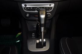   2011款雷诺梅甘娜CC 2.0L手自一体型