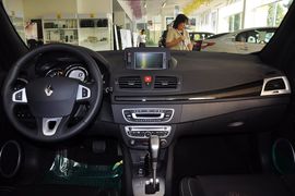   2011款雷诺梅甘娜CC 2.0L手自一体型