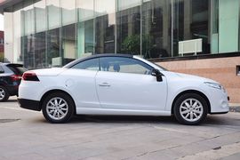   2011款雷诺梅甘娜CC 2.0L手自一体型