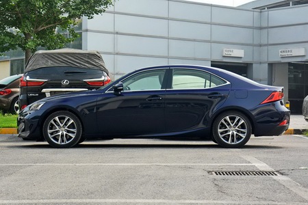 雷克萨斯is欢迎试乘试驾 售价32.49万起