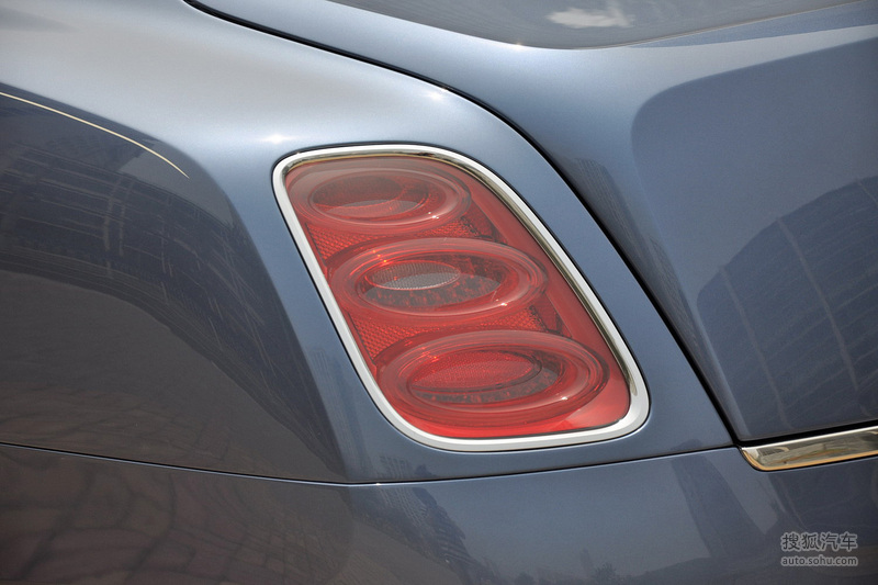 2012款宾利慕尚女王登基钻禧纪念版尾灯