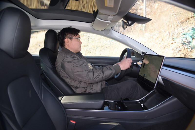 2019款特斯拉model3标准续航后驱升级版前排空间