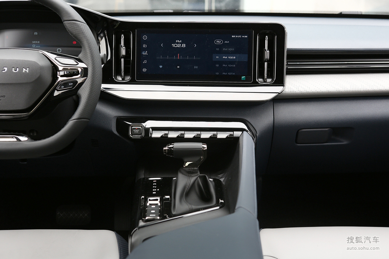 2020款新宝骏rc515tcvt智耀尊享型