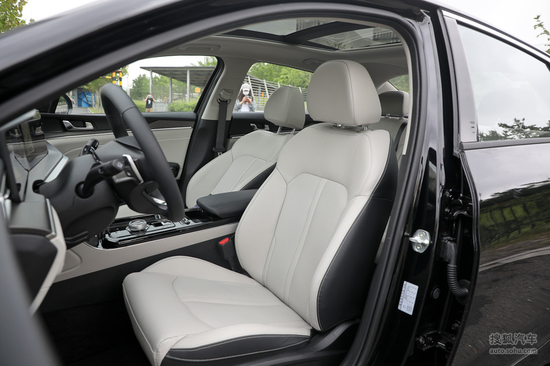 【 起亚k5凯酷图片】_黑色/米色_内饰_搜狐汽车网