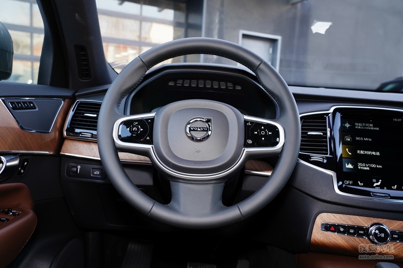 【 沃尔沃xc90图片】_2022款 b6 智逸豪华版 7座 _黑色/棕色_内饰