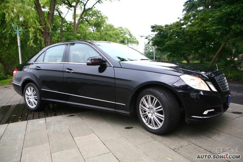 2010款奔驰e300试驾