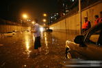 暴雨再临北京城 两米深积水再淹车
