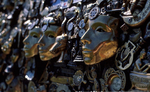 全球最重的艺术车 加州梦幻面包车布满铜面像