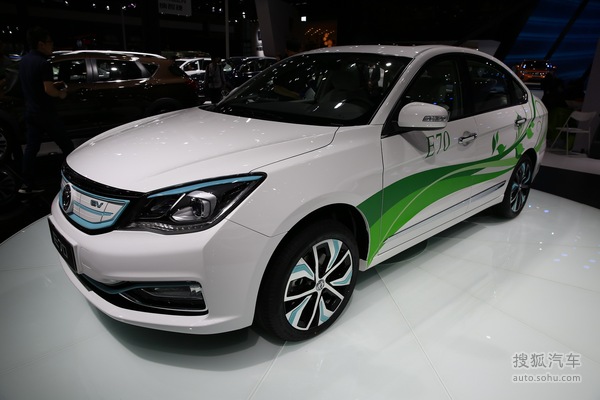 2017上海车展东风风神e70亮相