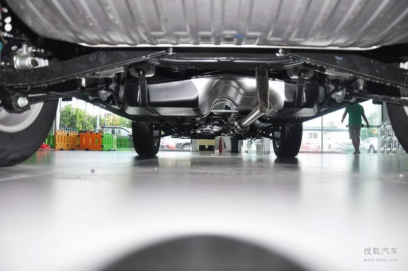 2009款现代途胜2.0gl两驱手动时尚型