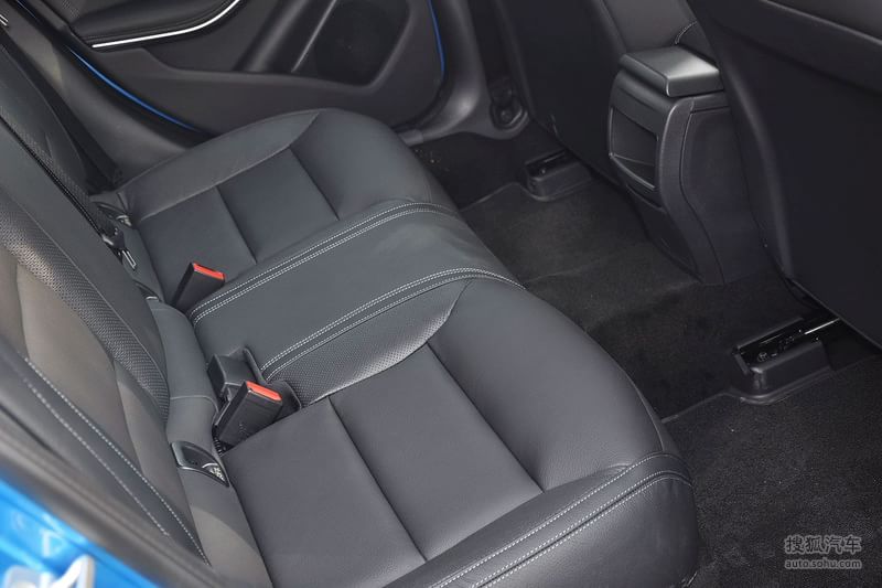 奔驰进口奔驰a级2013款奔驰a200 蓝色到店实拍