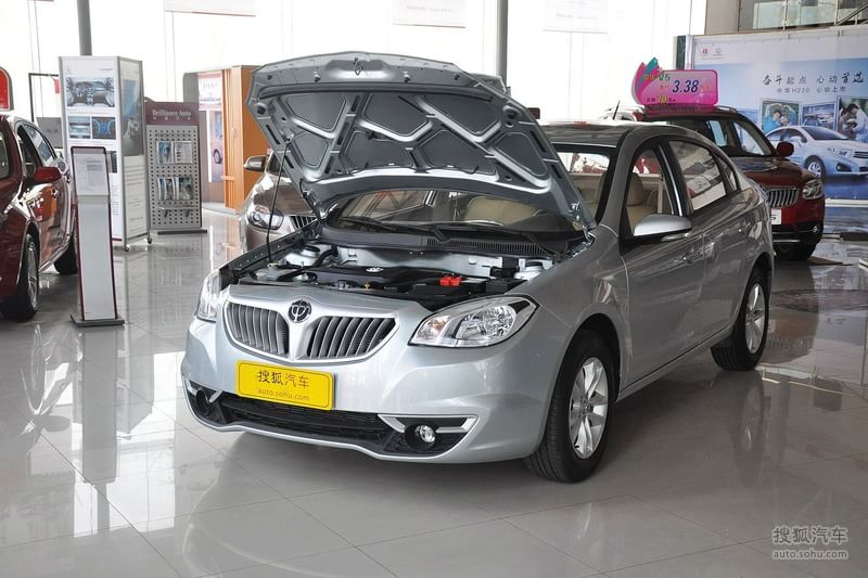 新款h330车型没有采用华晨中华fsv的两款15l发动机,而是配备了沈阳