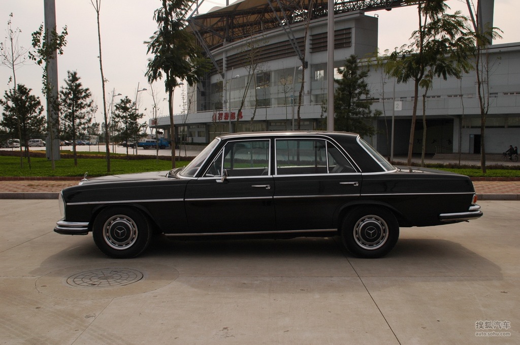 梅赛德斯奔驰280s