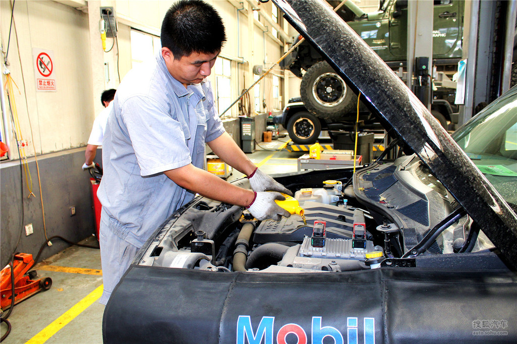 保养车间探秘jeep自由客保养过程全解析