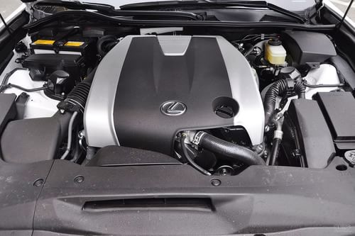 24气门带双vvt-i发动机并搭配了6速手自一体变速系统和自适应悬架系统