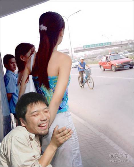 美女公交遭遇咸猪手全程 推都推不开