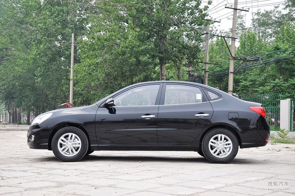 2011款现代悦动 1.6 gls mt(正侧)