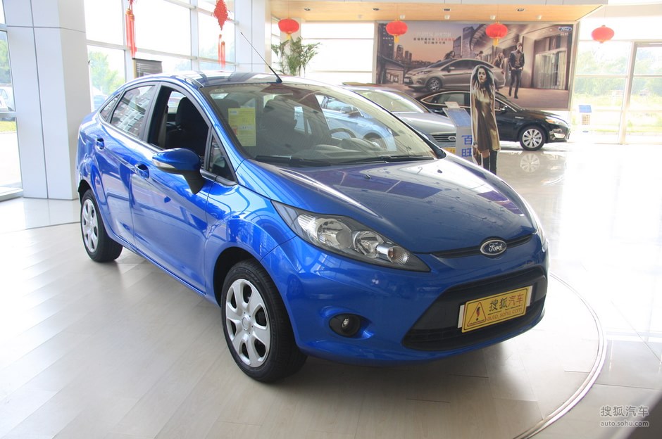 福特嘉年华三厢