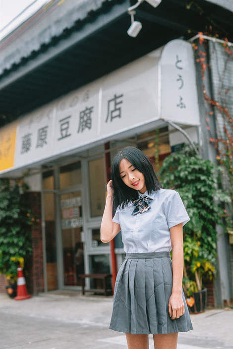 清纯妹子茂木夏树秋名山探访藤原豆腐店